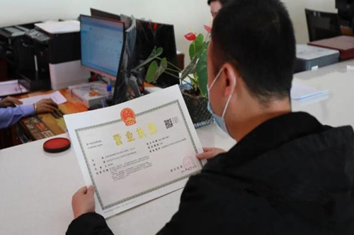 離案公司有什么優(yōu)缺點(diǎn),要交稅嗎,錢(qián)如何轉回國？